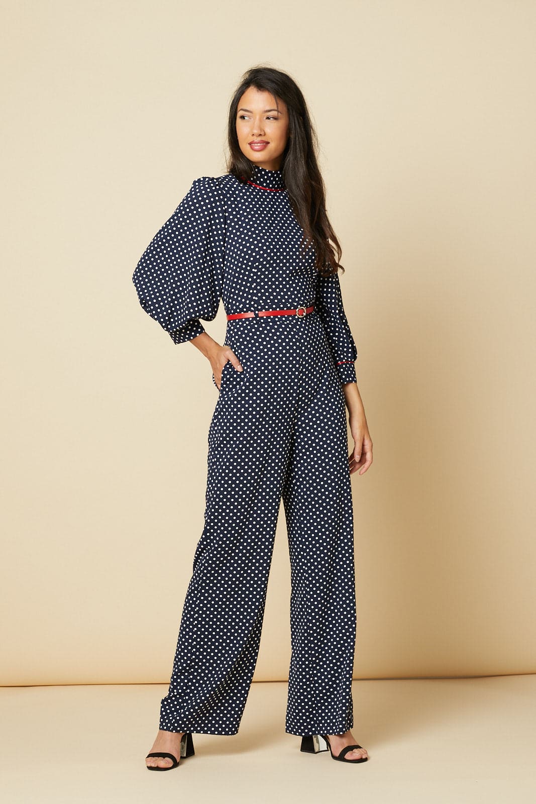 Marineblauer Jumpsuit mit Punktemuster