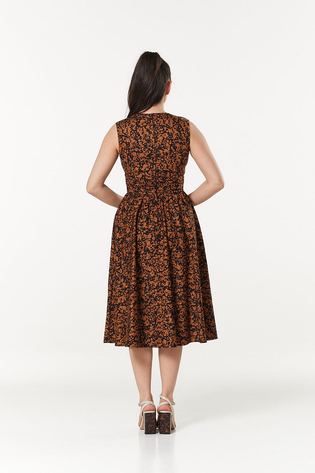 Printed Jackie V Nec, Sleeveless Midi Dress in Cotton Sateen