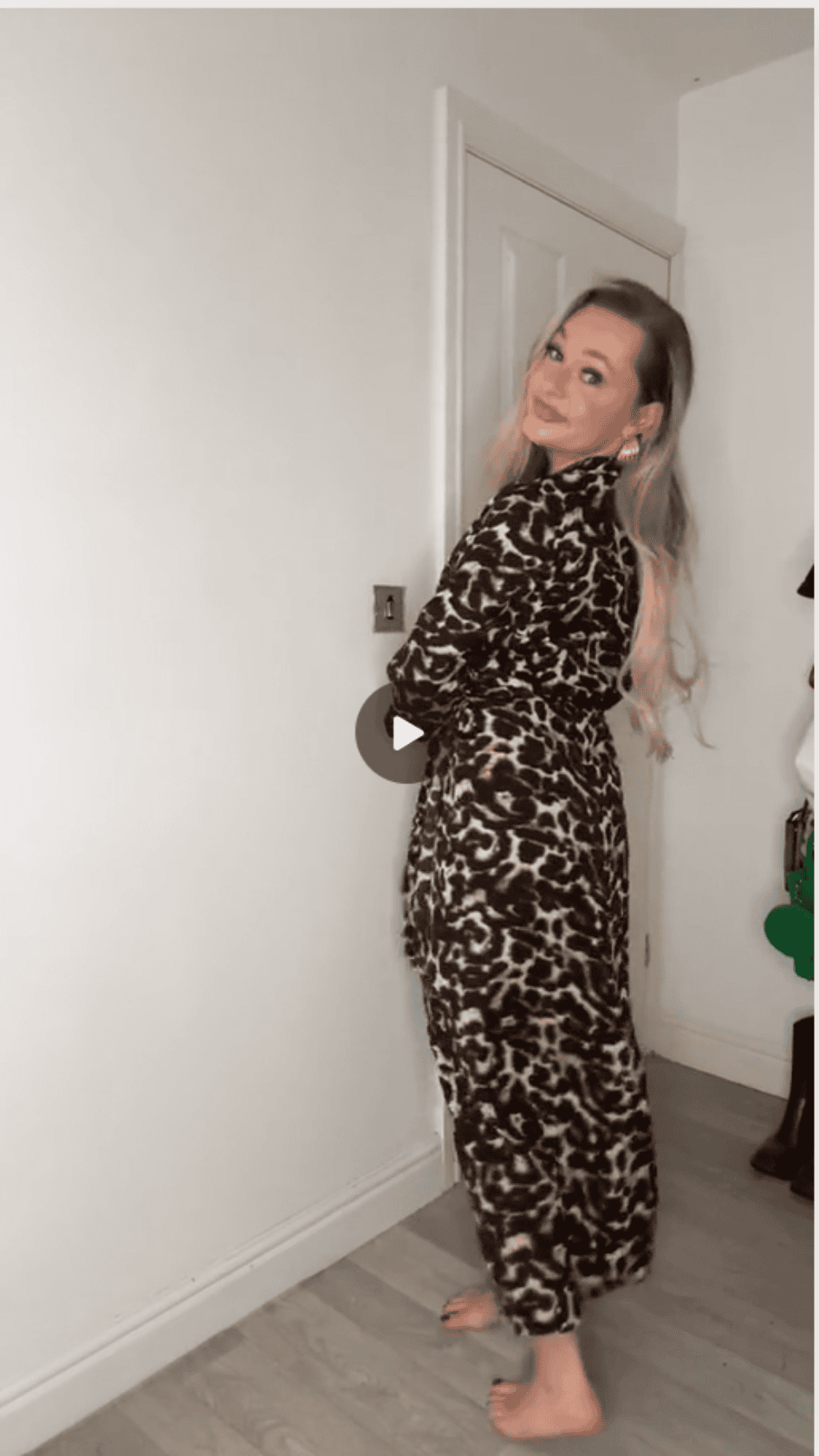 Wickelkleid mit Leopardenmuster