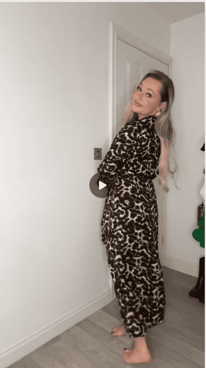 Wickelkleid mit Leopardenmuster